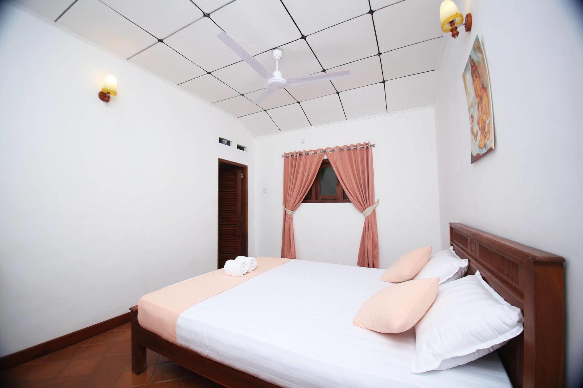 Summer Dew Villa Talpe Exterior foto